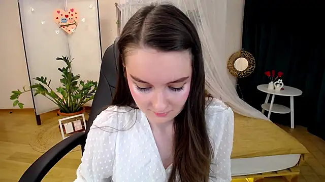 CloudGrace online show from February 16, 2025, 9:27 pm