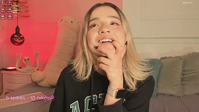 Snapshot of _Tammara_ chatting on October 20, 2025, 9:04 pm Tammara online show from October 20, 2025, 9:04 pm