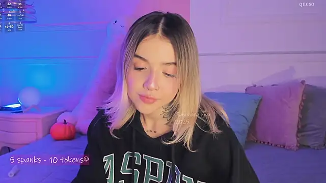 Snapshot of _Tammara_ chatting on November 10, 2025, 8:19 pm Tammara online show from November 10, 2025, 8:19 pm