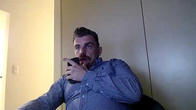 Snapshot of mrbigballs chatting on May 1, 2026, 9:52 pm mrbigballs online show from May 1, 2026, 9:52 pm