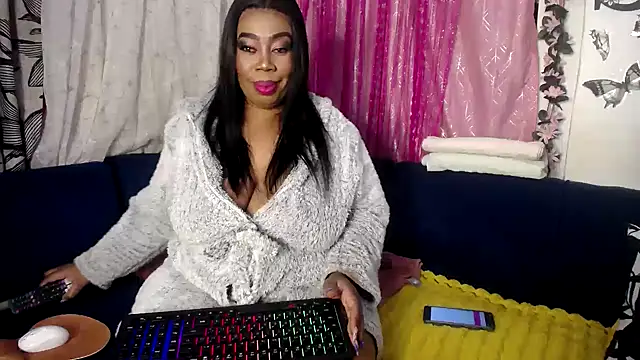 Snapshot of crystalbxx chatting on May 16, 2026, 4:28 pm crystalbxx online show from May 16, 2026, 4:28 pm
