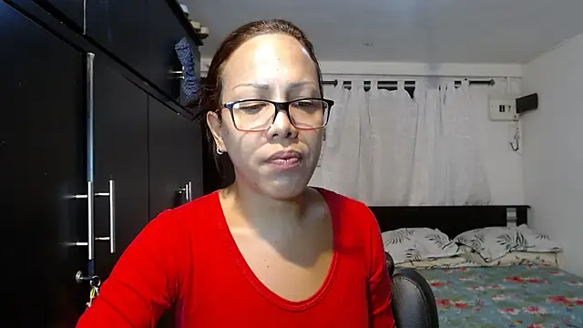Snapshot of sensual_nataliee chatting on December 10, 2024, 11:40 pm sensual nataliee online show from December 10, 2024, 11:40 pm