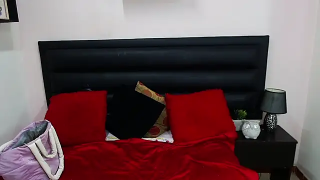 Snapshot of sensual_nataliee chatting on November 6, 2025, 3:57 pm sensual nataliee online show from November 6, 2025, 3:57 pm