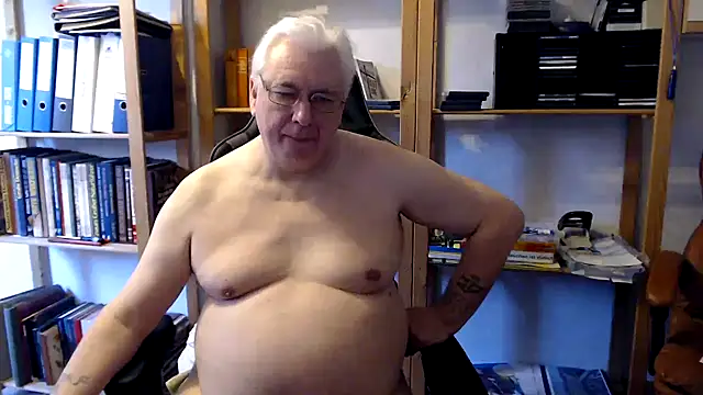 Snapshot of SchwanzhureXXL chatting on February 17, 2025, 9:46 am SchwanzhureXXL online show from February 17, 2025, 9:46 am