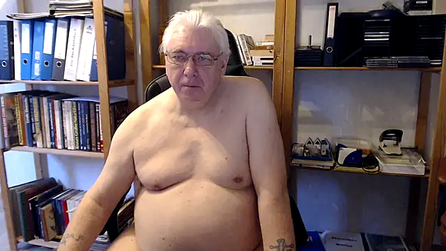 Snapshot of SchwanzhureXXL chatting on February 3, 2026, 7:46 am SchwanzhureXXL online show from February 3, 2026, 7:46 am