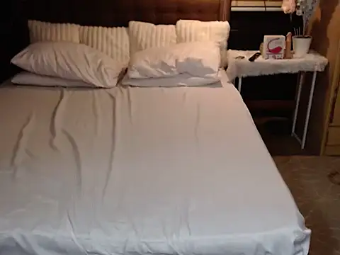 xheavenlytrans online show from December 4, 2025, 12:58 pm