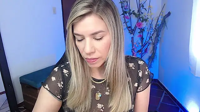 ms sofia x online show from October 30, 2025, 3:13 pm