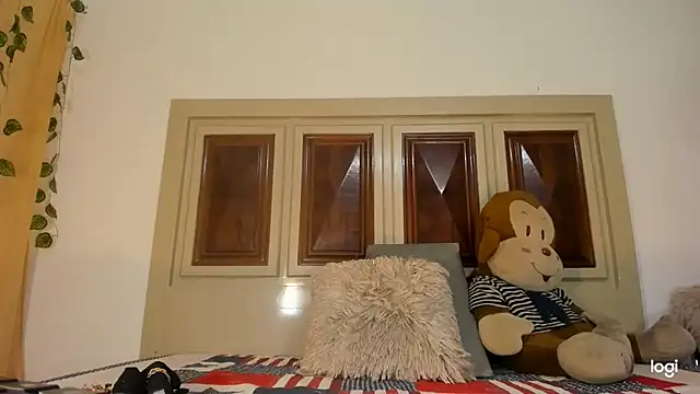 JessicaSloan online show from October 23, 2025, 1:43 pm