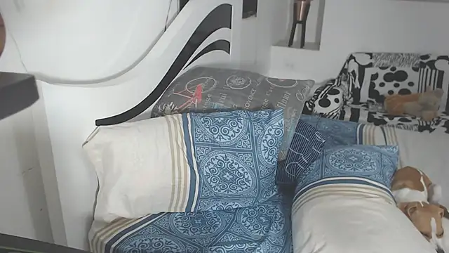 Snapshot of yina-rosse chatting on December 6, 2024, 10:52 pm yina-rosse online show from December 6, 2024, 10:52 pm