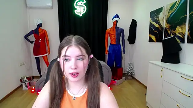 NicoleFoxery online show from December 30, 2024, 6:20 am