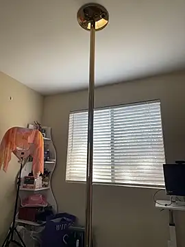 Evie-Luna online show from December 19, 2025, 7:10 pm