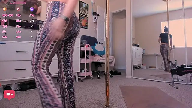 Evie-Luna online show from April 4, 2026, 11:13 pm