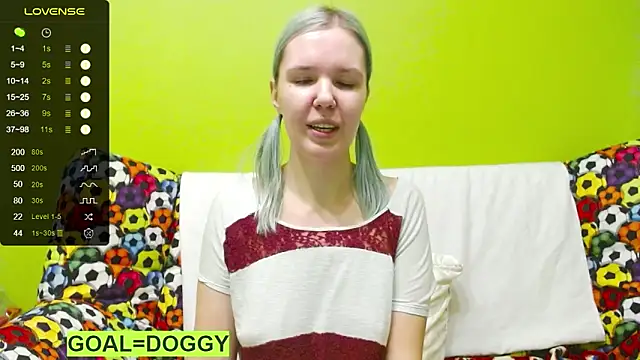 Snapshot of Ultra_Meow chatting on February 7, 2025, 3:01 am Ultra Meow online show from February 7, 2025, 3:01 am