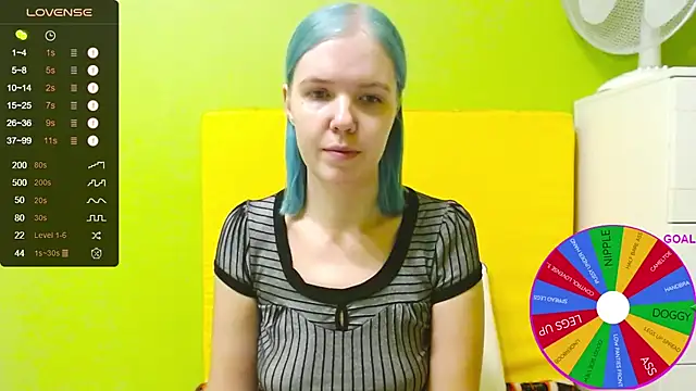 Snapshot of Ultra_Meow chatting on October 12, 2025, 5:23 pm Ultra Meow online show from October 12, 2025, 5:23 pm