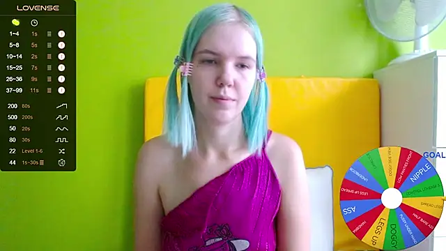 Snapshot of Ultra_Meow chatting on October 27, 2025, 11:03 am Ultra Meow online show from October 27, 2025, 11:03 am