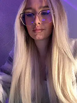 Snapshot of mollyxxx chatting on January 5, 2025, 3:32 am mollyxxx online show from January 5, 2025, 3:32 am