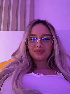 Snapshot of mollyxxx chatting on February 3, 2025, 4:25 am mollyxxx online show from February 3, 2025, 4:25 am