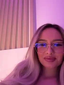 Snapshot of mollyxxx chatting on February 12, 2025, 4:44 am mollyxxx online show from February 12, 2025, 4:44 am