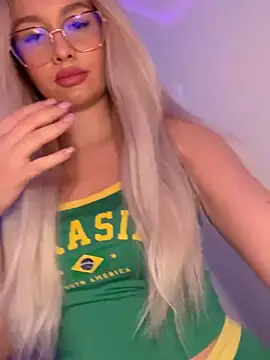 Snapshot of mollyxxx chatting on October 14, 2025, 6:25 am mollyxxx online show from October 14, 2025, 6:25 am