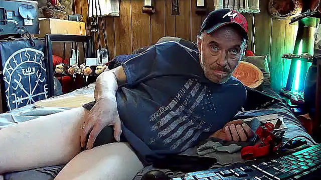 Makowboy online show from April 19, 2026, 7:05 pm