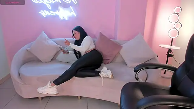 MiaRoberts1 online show from December 19, 2025, 6:59 pm