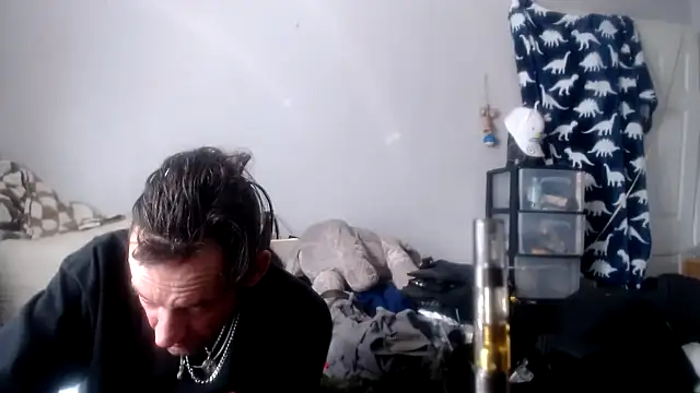 Snapshot of lickthecat chatting on October 10, 2025, 9:47 pm lickthecat online show from October 10, 2025, 9:47 pm