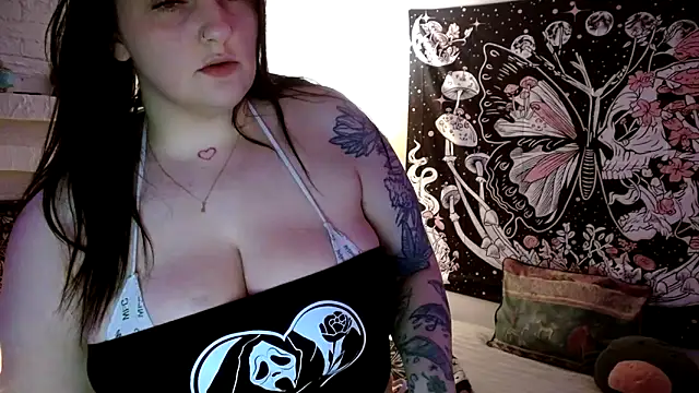 Snapshot of HazeyBvby chatting on January 4, 2025, 5:16 am HazeyBvby online show from January 4, 2025, 5:16 am