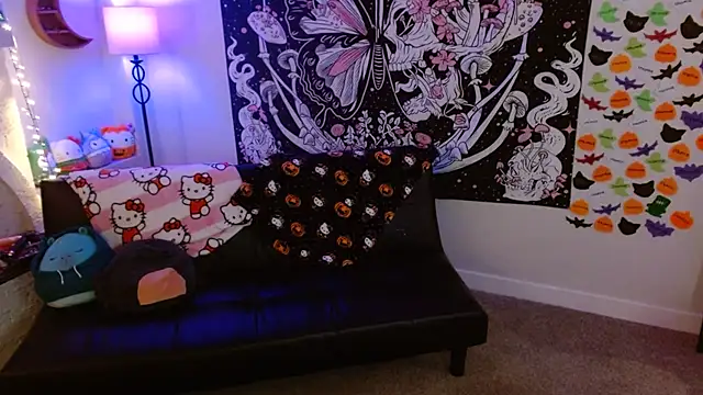 Snapshot of HazeyBvby chatting on October 8, 2025, 6:00 am HazeyBvby online show from October 8, 2025, 6:00 am