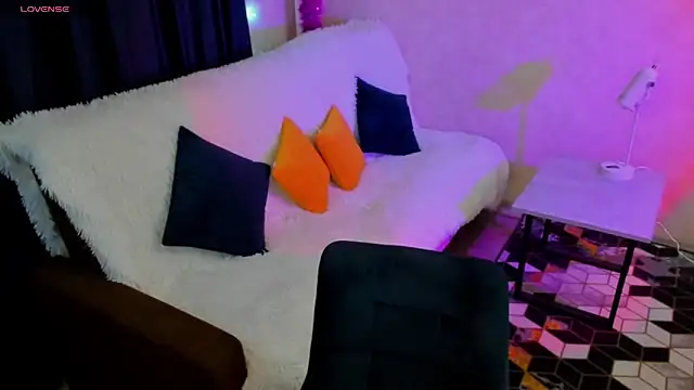 CurlySteph online show from March 20, 2025, 7:57 pm