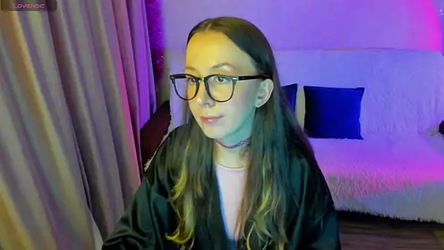 CurlySteph online show from September 21, 2025, 3:24 pm