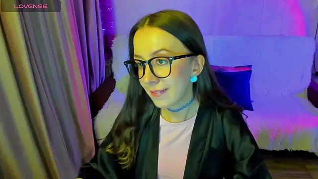 CurlySteph online show from December 17, 2025, 5:52 pm