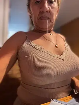 camelia3 online show from April 25, 2026, 3:42 pm