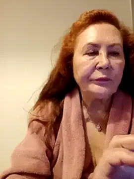 Snapshot of Hottie-Mom chatting on April 20, 2026, 8:10 pm Hottie-Mom online show from April 20, 2026, 8:10 pm