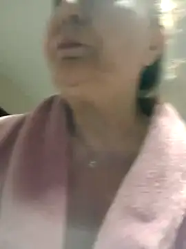 Snapshot of Hottie-Mom chatting on May 8, 2026, 8:19 am Hottie-Mom online show from May 8, 2026, 8:19 am