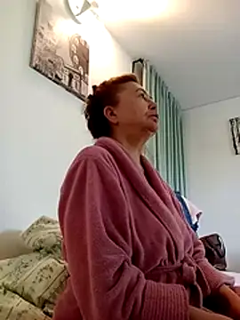 Snapshot of Hottie-Mom chatting on May 14, 2026, 8:21 am Hottie-Mom online show from May 14, 2026, 8:21 am