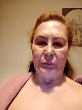 Snapshot of Hottie-Mom chatting on May 18, 2026, 8:58 pm Hottie-Mom online show from May 18, 2026, 8:58 pm