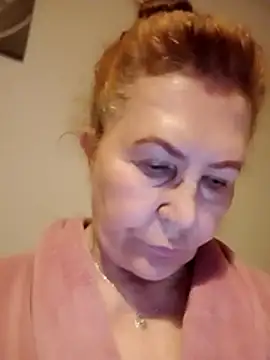 Snapshot of Hottie-Mom chatting on May 24, 2026, 8:36 pm Hottie-Mom online show from May 24, 2026, 8:36 pm