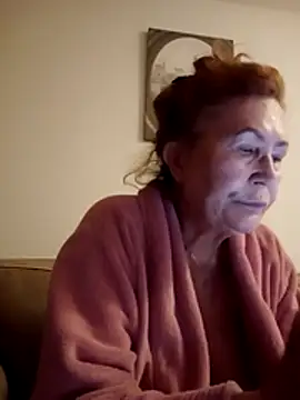Snapshot of Hottie-Mom chatting on May 25, 2026, 8:59 pm Hottie-Mom online show from May 25, 2026, 8:59 pm