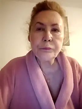 Snapshot of Hottie-Mom chatting on May 26, 2026, 9:22 pm Hottie-Mom online show from May 26, 2026, 9:22 pm