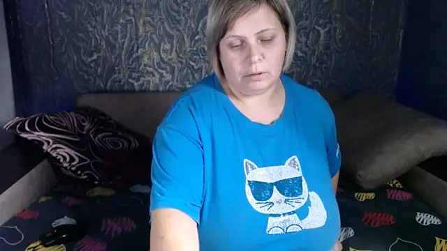 EvaCristal online show from November 11, 2025, 6:41 pm