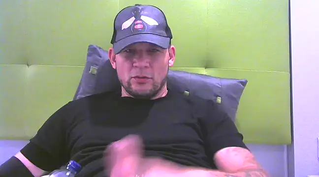 Snapshot of altenori112 chatting on February 14, 2025, 9:53 pm altenori112 online show from February 14, 2025, 9:53 pm