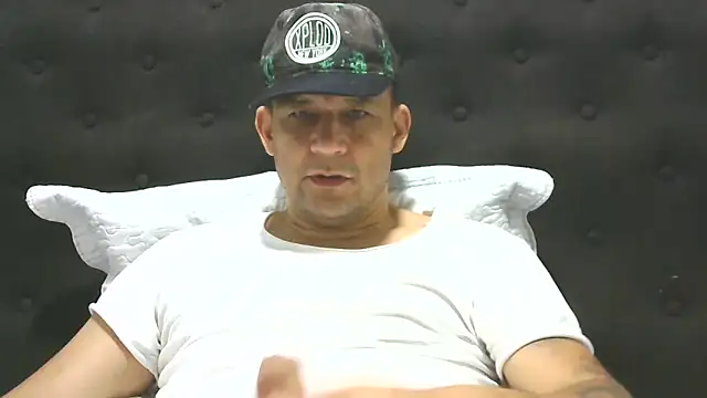 Snapshot of altenori112 chatting on March 4, 2025, 11:54 pm altenori112 online show from March 4, 2025, 11:54 pm