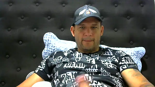 Snapshot of altenori112 chatting on March 9, 2025, 6:32 pm altenori112 online show from March 9, 2025, 6:32 pm