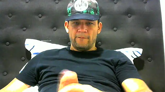 Snapshot of altenori112 chatting on March 22, 2025, 9:42 pm altenori112 online show from March 22, 2025, 9:42 pm