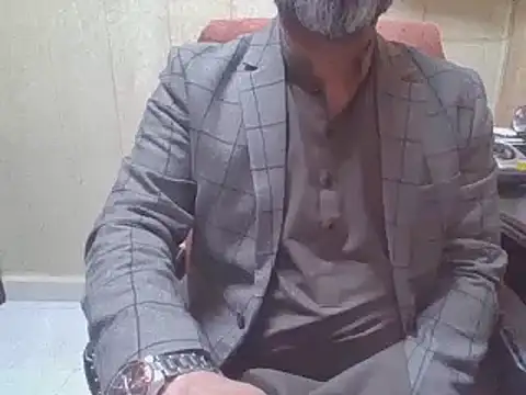 hairymaster95 online show from December 1, 2025, 4:17 am