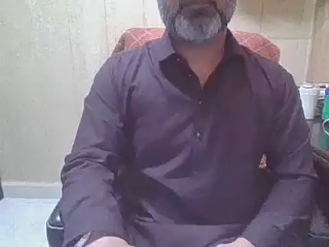 hairymaster95 online show from April 13, 2026, 4:18 am