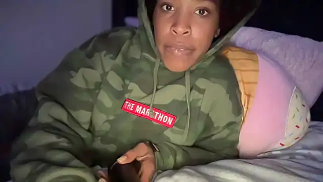 Snapshot of Cum2Charm chatting on February 5, 2026, 3:55 am Cum2Charm online show from February 5, 2026, 3:55 am