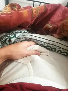 Snapshot of Ummfuss1 chatting on December 13, 2024, 2:05 pm Ummfuss1 online show from December 13, 2024, 2:05 pm