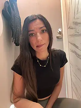  MiaQueen  online show from April 3, 2026, 10:52 pm