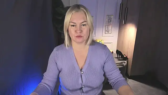 YolandaKiss online show from November 22, 2025, 8:19 pm